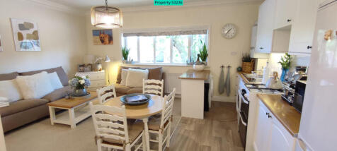 LOUNGE / KITCHEN