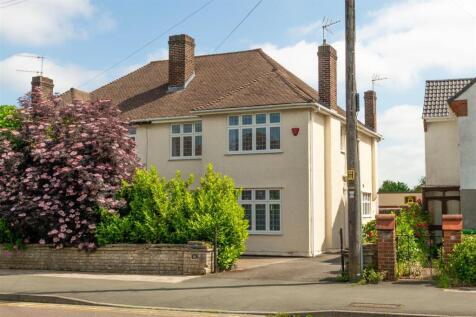 A spacious (approx. 1726sq.ft) and ideally-located 1930s four-bedroom family home, conveniently positioned on the borders of Henleaze and Westbury Park. Offering three reception rooms, a sizeable rear