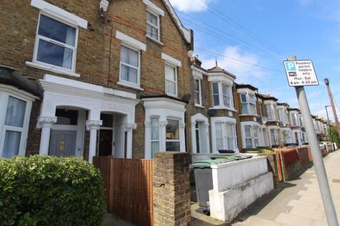 Offering this spacious two double bedroom ground floor flat, set within an attractive period conversion. The property benefits from a modern fitted kitchen, a contemporary bathroom, built-in storage,
