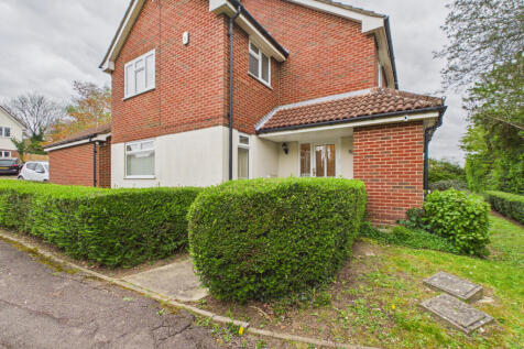 4 bed detached house for sale Finbeck Way, Lower