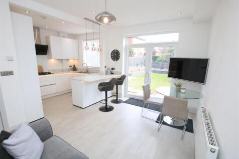 OPEN PLAN LIVING/ DINING/ KITCHEN