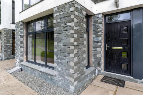 Private Entrance ...