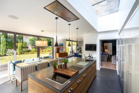 5 bed, 4 bath Detached in Edinburgh - Photo 8