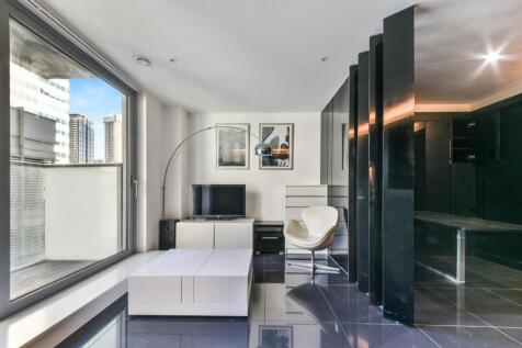 Perfect pied a terre, this smart studio apartment in the prestigious Pan Peninsula's East Tower. Comprising an open plan kitchen living area, modern divider to create an intimate sleeping space and sl