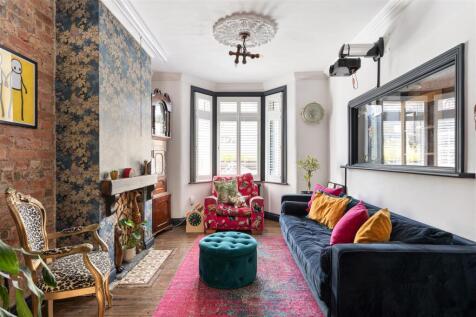 Farmer Road, E10