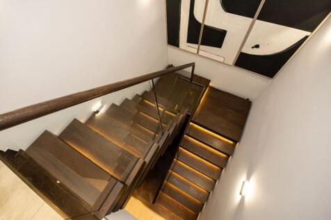 2 bed, 3 bath Apartment in Manchester - Photo 6
