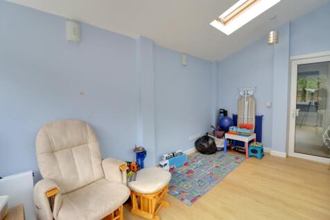 BEDROOM/RECEPTION  ROOM