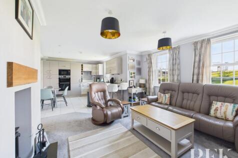 Lounge/Dining Kitchen