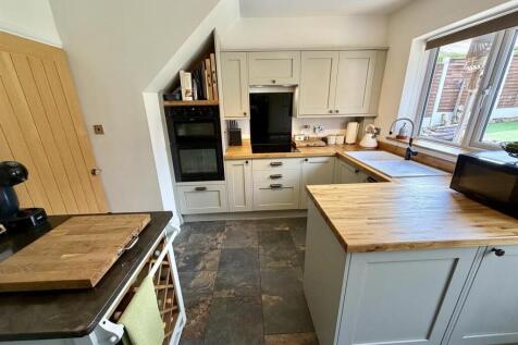Bramleys Estate Agents - Hopton Drive - Mirfield (