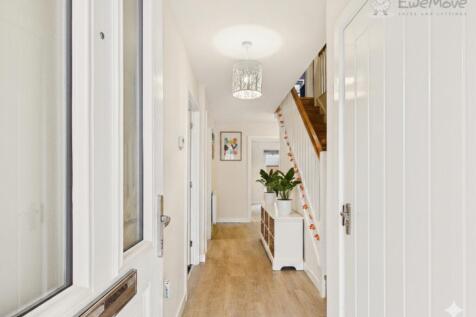 EWEMOVE SOUTH MOLTON - ENTRANCE HALL