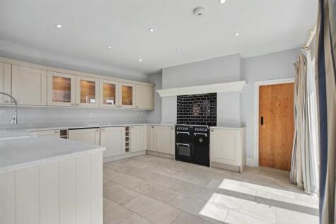 Kitchen_3.jpeg