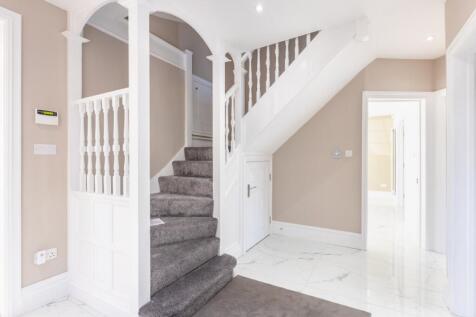 4 Bulstrode Way -...