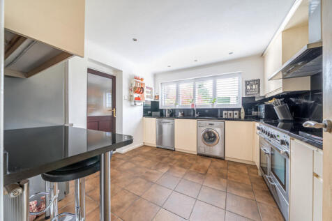 1370645-11-68fa73...