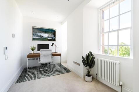 4 bed, 3 bath Penthouse in Edinburgh - Photo 11