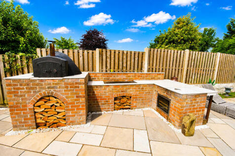 OUTDOOR KITCHEN