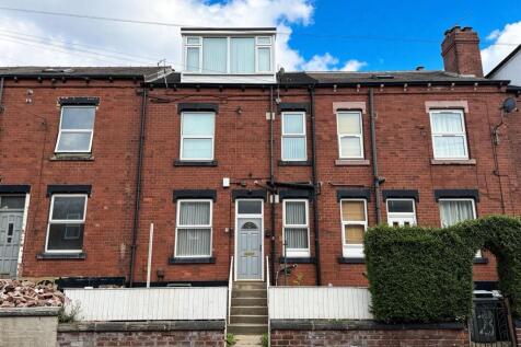 2-Bedroom Home – Parkfield Row A newly renovated two-bedroom property finished to a high standard throughout, featuring a brand-new kitchen, new carpets, new blinds, and modern décor. The property is