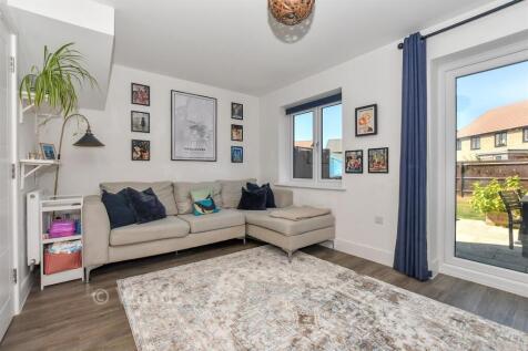 Lounge/Dining Area