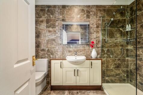 Master bedroom en-suite