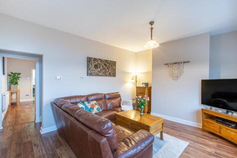 Green Lane - EweMove Pontefract - Living Room