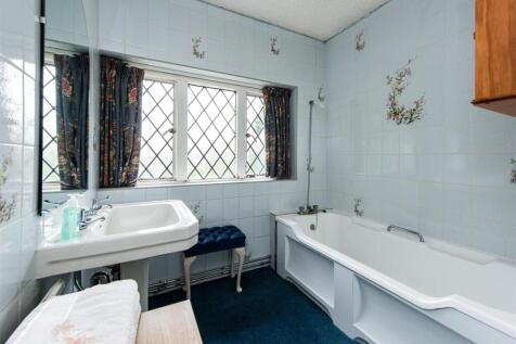 45 Perton Road-bathroom.jpg