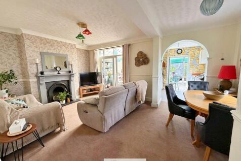 Family Room/ Dining Room