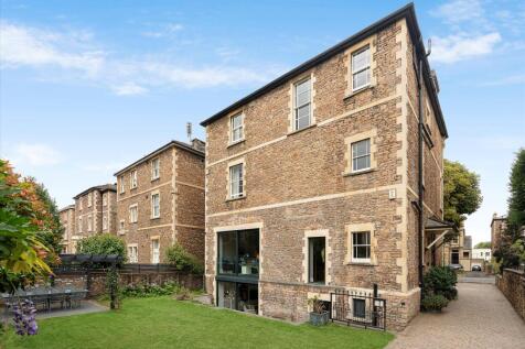 7 bed, 6 bath Detached in Bristol - Photo 24