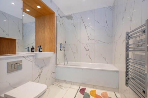 2 bed, 2 bath Flat in manchester - Photo 8