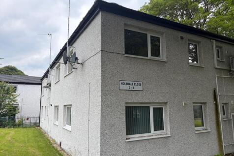 A well-presented one-bedroom ground floor flat available to rent in the popular residential area of Holtdale Close, Leeds. The property offers comfortable living accommodation throughout, comprising a