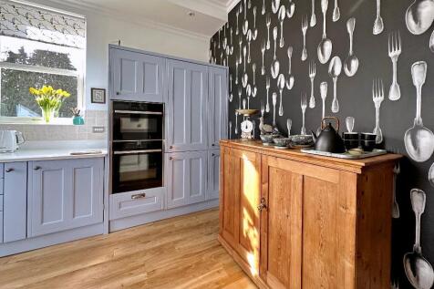 Excellent kitchen storage space