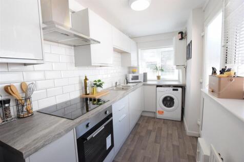 3 Bedroom Terraced in LN1 1PH