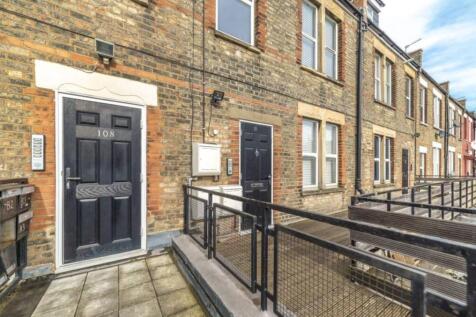 Modern Spacious Upper Floor Studio Apartment with