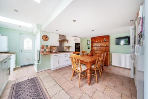 Kitchen v2 (Large).jpg