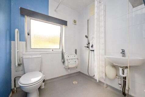 Poplar Avenue 153 BATHROOM.jpeg