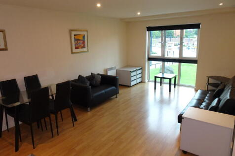 A great opportunity to live in the popular Masshouse Plaza complex, this apartment comes furnished and recently redecorated.