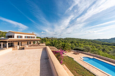 Finca with panoramic landscape views in Son Prohens