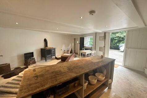 OPEN PLAN LIVING/DINING KITCHEN