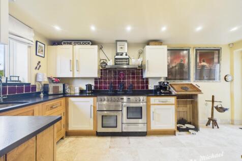 CAM02773G0-PR0357-STILL027