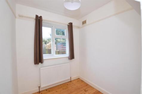 28 Bramley Close bed 2.JPG