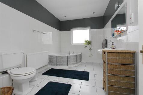 The Arches -Bathroom