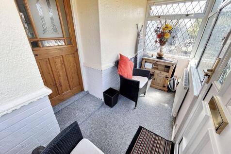 Front porch/sun lounge