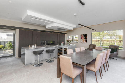 5 bed, 5 bath Detached in Edinburgh - Photo 16