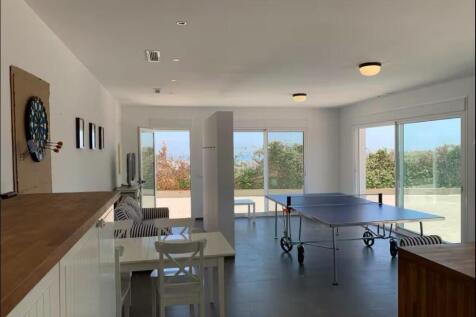 ENTERTAINING AREA