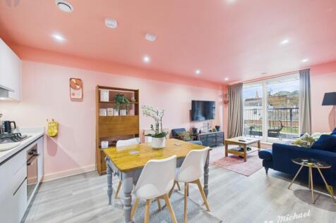 CAM03218G0-PR0568-STILL011