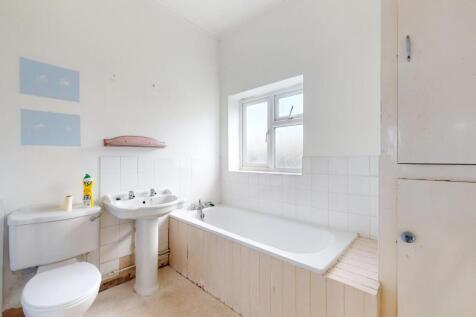 6 Winchcombe Road, Eastbourne, East Sussex, BN22 8DE