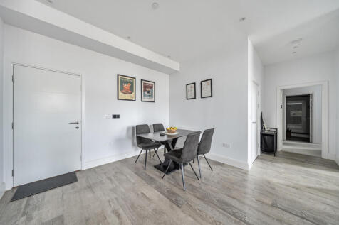 1358514-4-68d6b74...