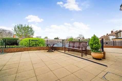 Owners Patio Area (2).jpg