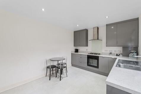 2 bed, 1 bath Bungalow in Leeds - Photo 5
