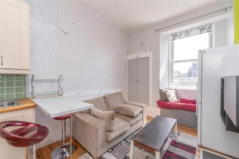 Lounge/Kitchen