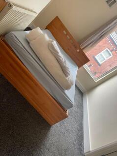 Double Room Available in Shared House Leeds (No Deposits)**Applicants in receipt of Universal Credit or other benefits are welcome to apply** We welcome applications from all prospective tenants.A ful