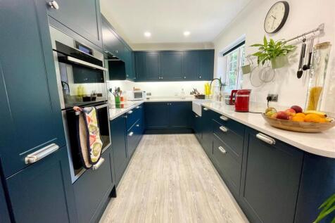 2. kitchen.jpg